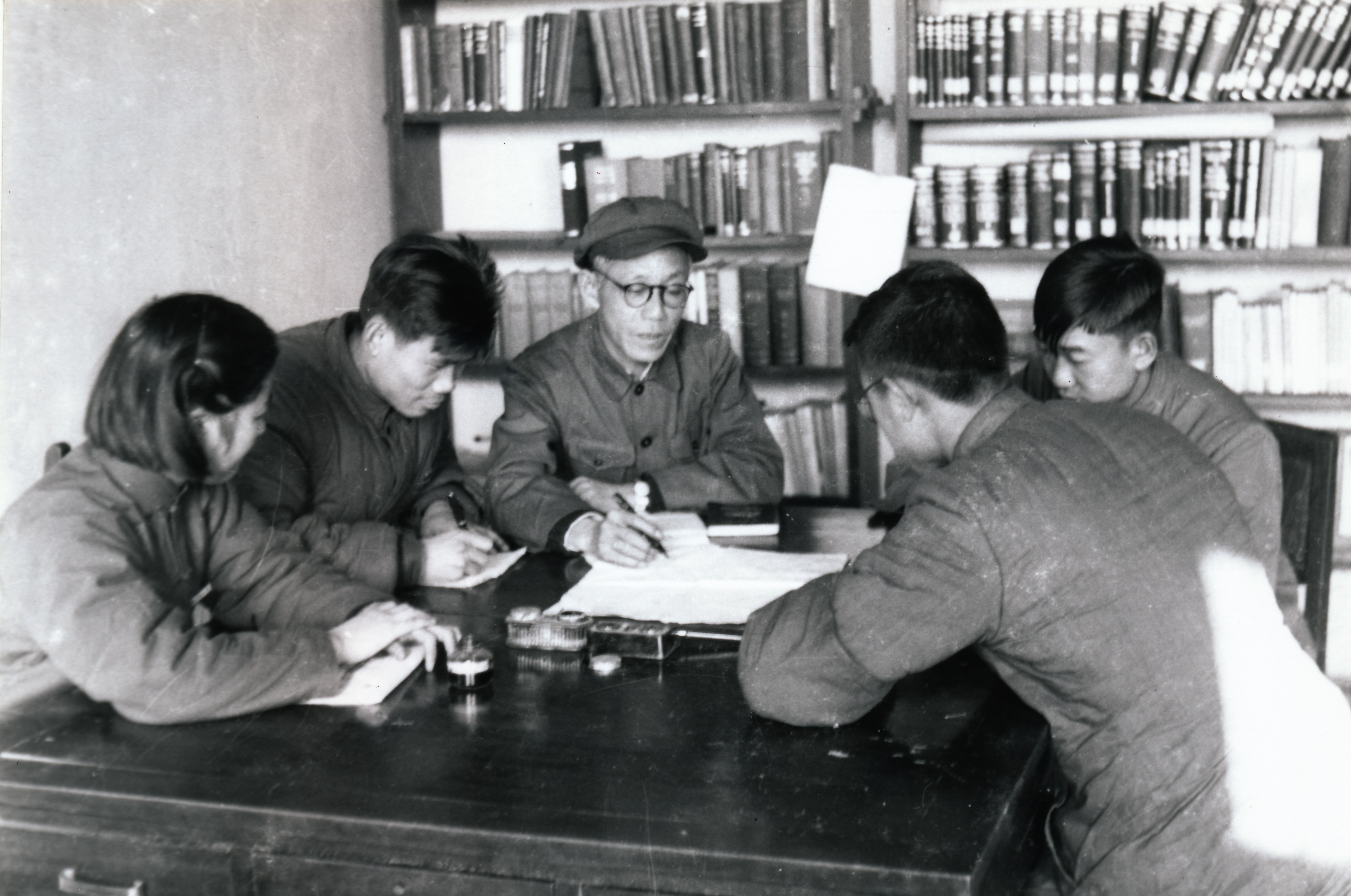 关实之先生与员工研讨